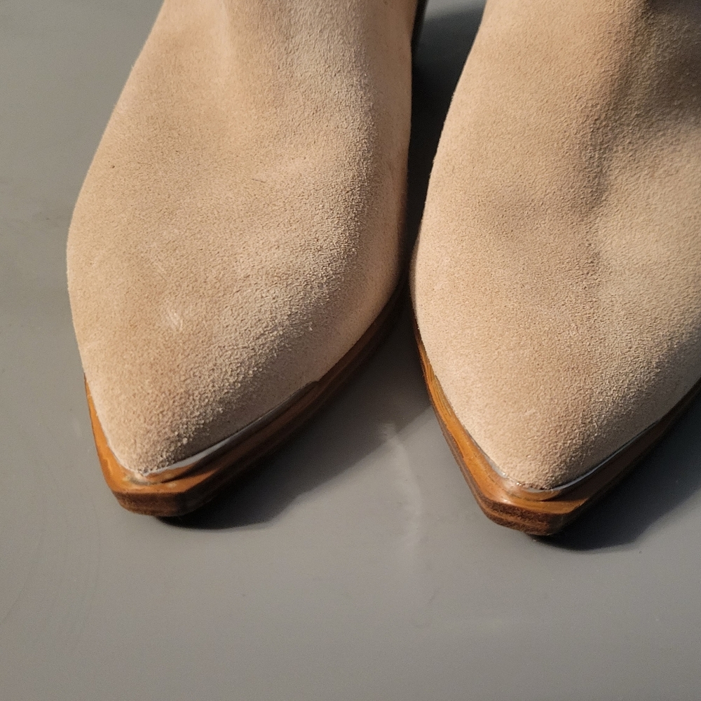 Tan Marc Fisher Western boots